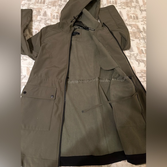 French Connection women Olive Raincoat with Hood. Size Large. NWT. - Picture 11 of 14